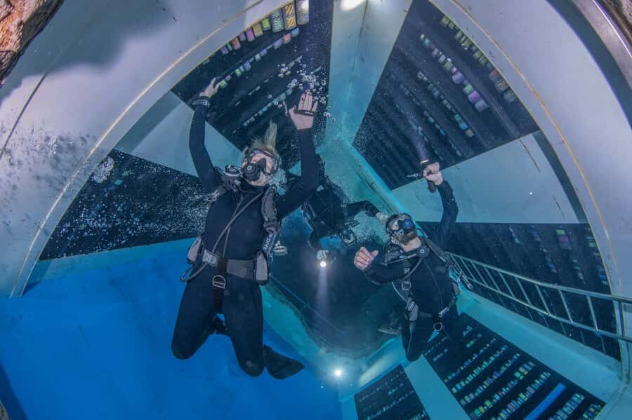 Dubai: Guided Scuba Dive for Certified divers at Deep Dive - What Your 2–3 Hour Scuba Session Feels Like in Real Time