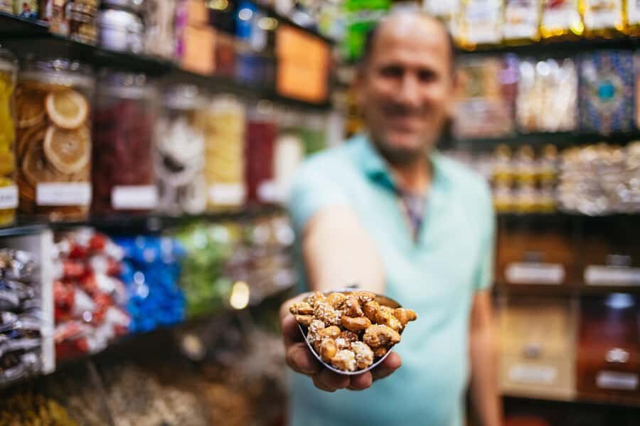 Dubai: Half-Day Street Food Tour - The final traditional restaurant: eating like locals with your hands