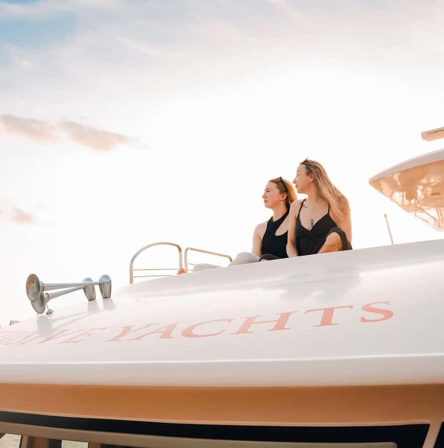 Dubai Harbor: Luxury Yacht Tour with BBQ Options - Palm Jumeirah and Burj Al Arab on the Longer Sail