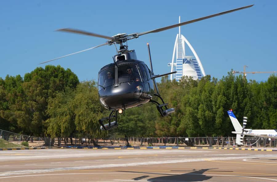 Dubai: Helicopter Ride, Old Town Walking Tour, Abra & Snacks - Guides make the day: what I’d look for (Khan, Maaz, Nour, Haïdi)