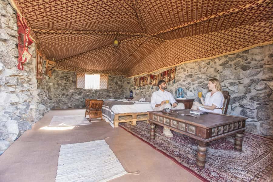 Dubai: Heritage Overnight Safari, Balloon Ride & breakfast - The 1950s Land Rover Nature Drive (and Why No Dune Bashing Matters)