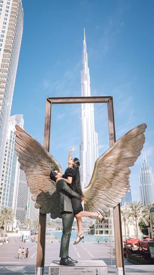 Dubai: Iconic Burj Khalifa Pre-Wedding Photoshoot - Timing in Dubai: Morning or Late Afternoon Makes a Difference