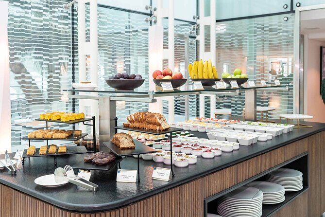 Dubai International Airport (DXB) T3/T1/T2 VIP Lounge Access - Time Your Layover: 2–6 Hours, 24/7 Opening, and Capacity Limits