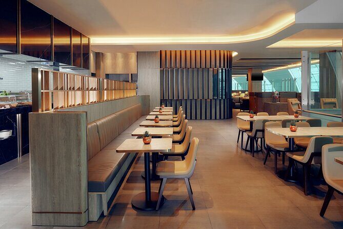 Dubai International Airport Plaza Premium Lounge at Terminal 3 - Food, Aerobar drinks, and the buffet reality