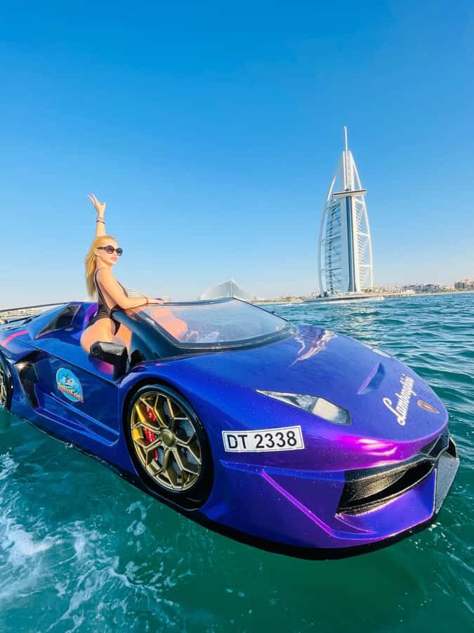 Dubai: Jet car at Burj Al Arab with photos and videos - Arriving at BlueSea Watersport: quick check-in, gear, and sanity-saving lockers