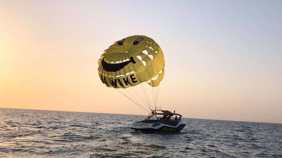 Dubai Jumeirah Parasailing adventure with breathtaking views - Should You Book It