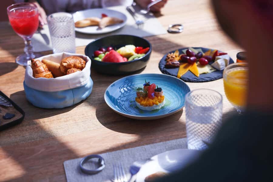 Dubai: Luxury Balloon Flight with Michelin-Curated Breakfast - Falcons, Falconry, and a Storyteller in the Sky