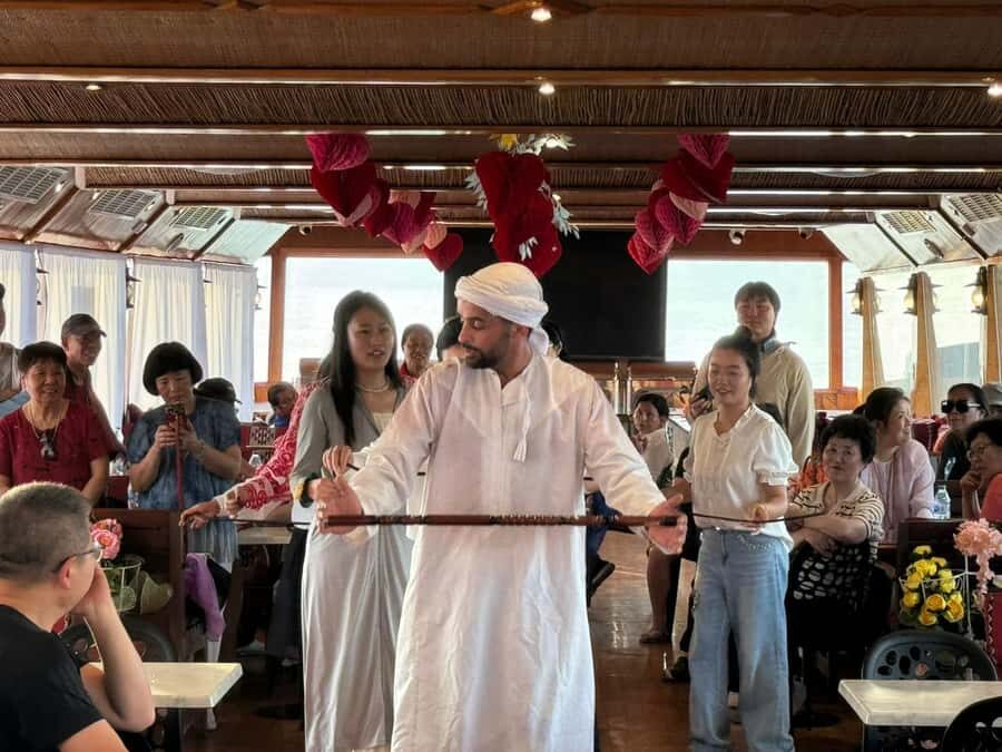 Dubai: Luxury Dinner Cruise with Live Music - Live Music and Tanoora Dance: Local Flavor With Simple Production