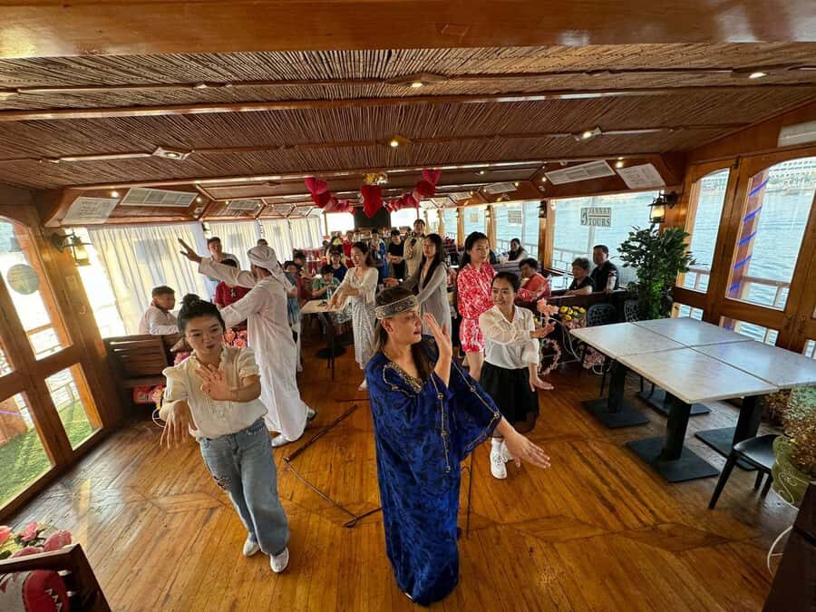 Dubai: Luxury Dinner Cruise with Live Music - Who This Cruise Suits Best