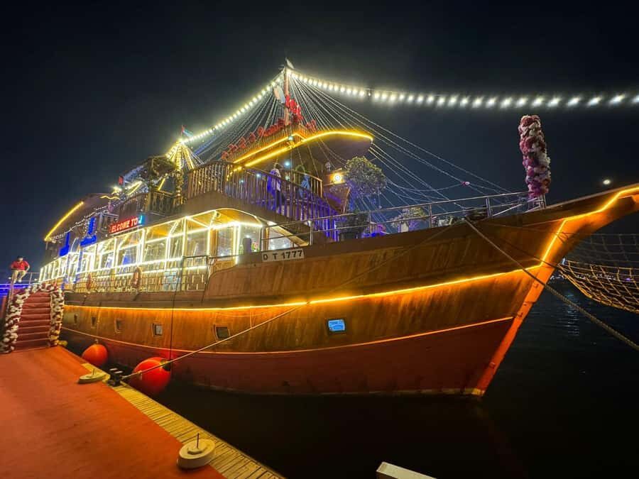 Dubai: Luxury Dinner Cruise with Live Music - Should You Book This Dubai Creek Dinner Cruise?