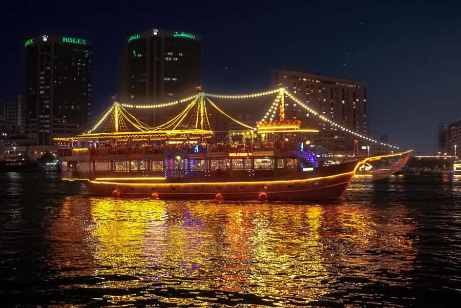 Dubai: Luxury Dinner Cruise with Live Music - Old Dubai Meets the Modern Skyline: The Sights on the Water