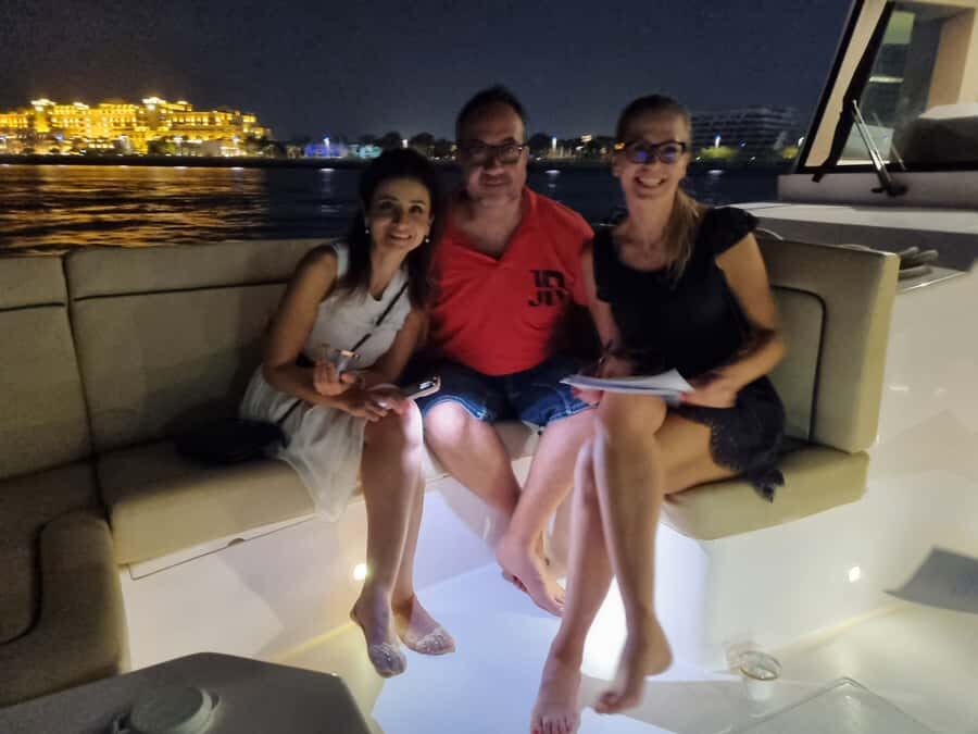Dubai: Luxury Sightseeing Cruise with Food and Drinks - Food and drinks: the included menu that keeps you happy without slowing you down