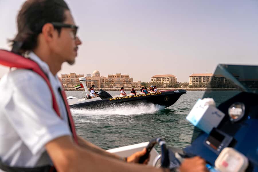 Dubai Marina: 1-Hour Luxury Sightseeing Speedboat Tour - Dubai Marina Yacht Club to the Dubai Canal: getting your bearings fast