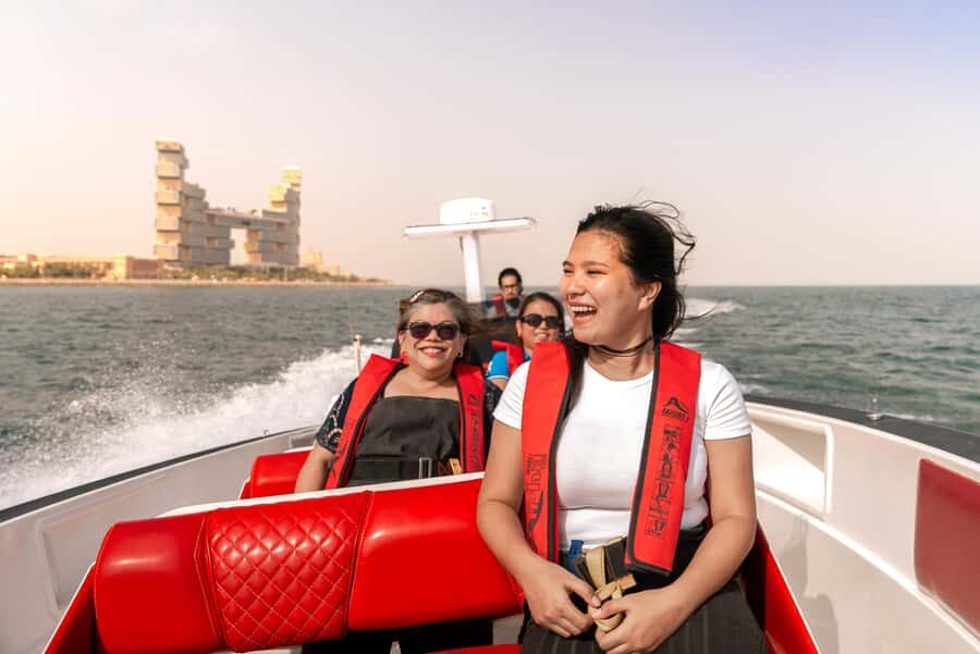 Dubai Marina: 1-Hour Luxury Sightseeing Speedboat Tour - The return sprint back to Dubai Marina: where the thrill peaks