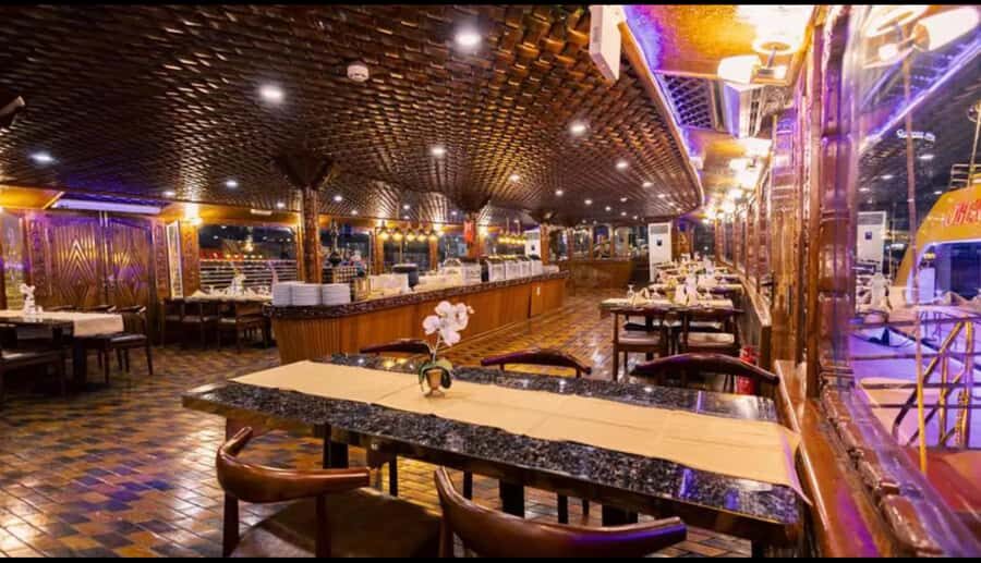 Dubai Marina: Alexandra Dhow Dinner Cruise with Live BBQ - Meeting point reality check at Masjid Al Rahim Mosque