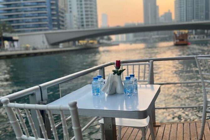Dubai Marina Dhow Cruise Dinner - Group size and comfort: up to 200 people is a real factor