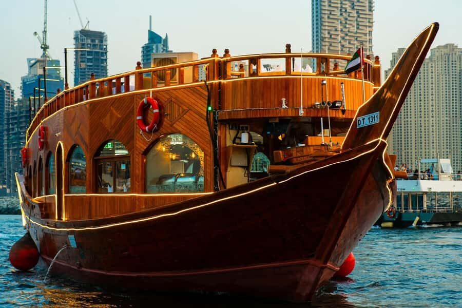 Dubai: Marina Dream Sea Lounge Cruise Dinner - The 2-hour route: Dubai Marina, JBR, Bluewaters, and the Dubai Eye area