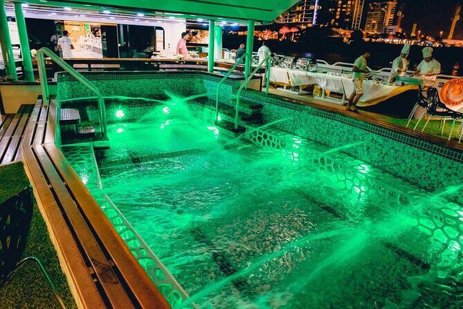 Dubai Marina Luxury Cruise w/ 5 Star Buffet Dinner & Transfer - Upper deck vs lower deck: comfort, photos, and getting a good seat