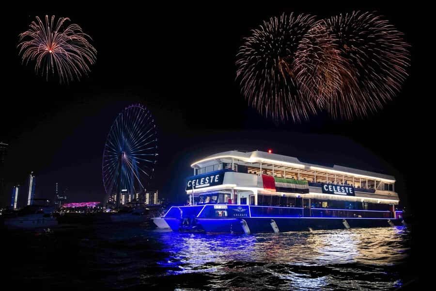 Dubai Marina: Luxury Dinner Cruise, Live Show, Open Bar & DJ - Boarding the Catamaran: Deck Comfort, Timing, and Getting Your Photos Right