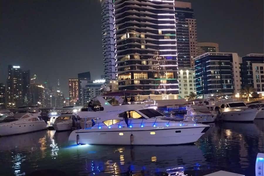 Dubai Marina luxury Yacht Tour: AinDubai,JBR &Harbour(1Hour) - Ain Dubai From the Water: The Photo Stop That Changes the Whole Cruise