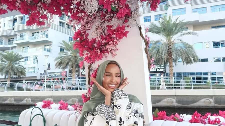 Dubai Marina: Private Boat Tour with Flower - French brunch on a boat: what’s included and what to watch