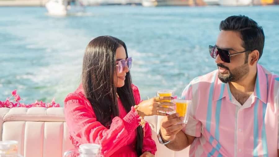 Dubai Marina: Private Boat Tour with Flower - A private flower-floating lounge with music you control