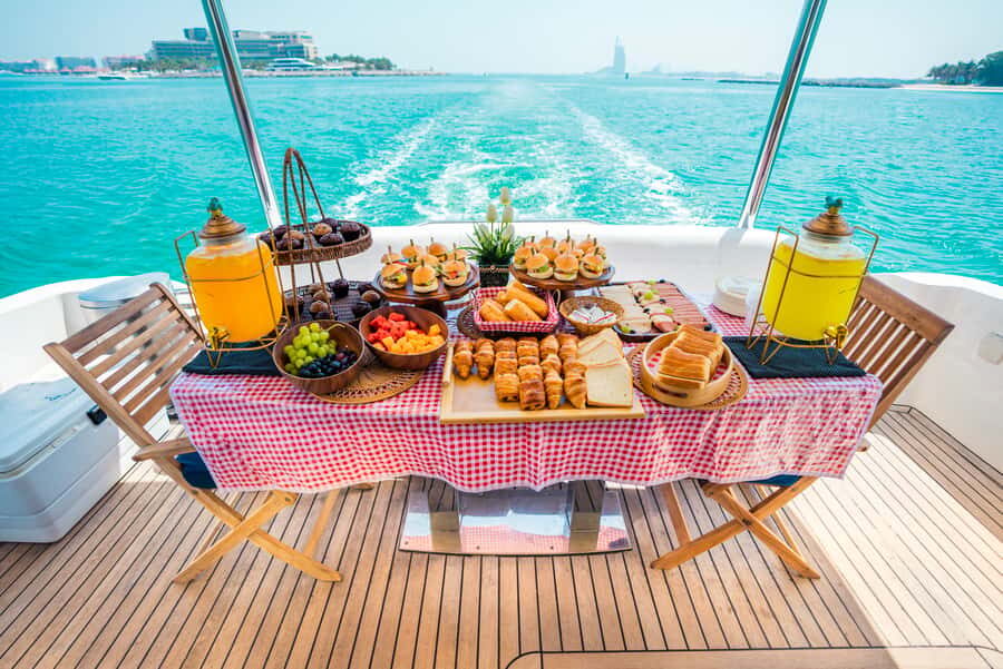 Dubai: Marina Sightseeing on Yacht with Breakfast - Getting the best views: Dubai Marina, Ain Dubai, and Blue Water Islands