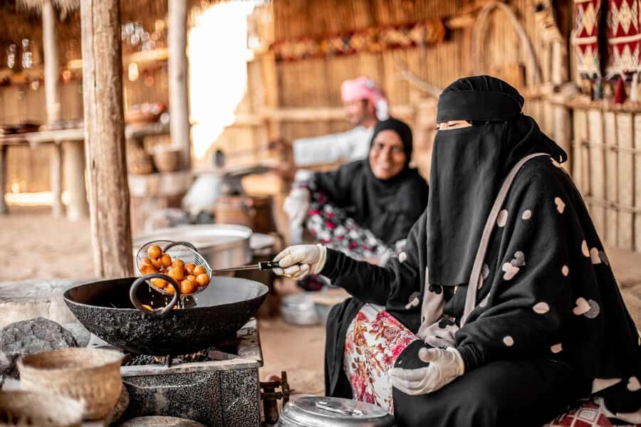 Dubai: Morning Bedouin Culture Safari, Traditional breakfast - Breakfast and coffee tasting: the meal that ties everything together