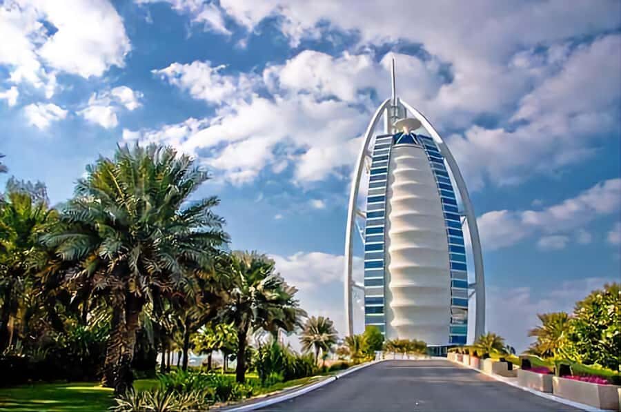 Dubai: Old to New Dubai Private Half-Day Sightseeing Tour - Dubai’s old-to-new contrast, driven by your private guide