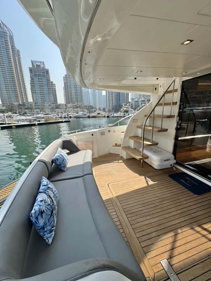 Dubai: Palm Jumeirah luxury private yacht Tour - Onboard setup: comfort, drinks, and the small things that matter