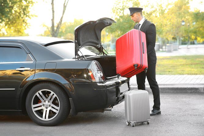 Dubai Private Airport Transfer (DXB) to Downtown - Meet-Up at DXB: The Name Sign System That Saves Minutes