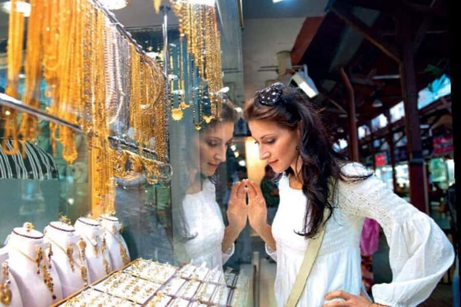 Dubai: Private City Tour with Frame and Burj Khalifa Ticket - Zabeel Palace, Blue Mosque dress-up, and how to do it respectfully