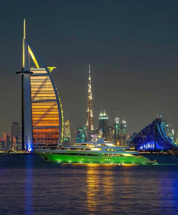 Dubai :Private Day & night customize city tour - Dubai Frame: the Old-to-New crossover viewpoint