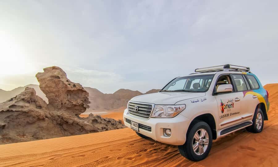 Dubai: Private Desert Day Tour and Wadi Shawka Pool Visit - Picnic Lunch and Refreshments: Simple, Not Fancy, and That’s Fine