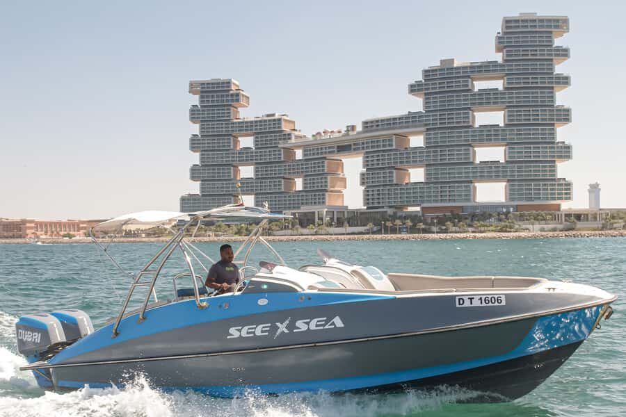 Dubai: Private Luxury Night Boat Tour - The 80-Minute Cruise: What You’ll See From the Sea