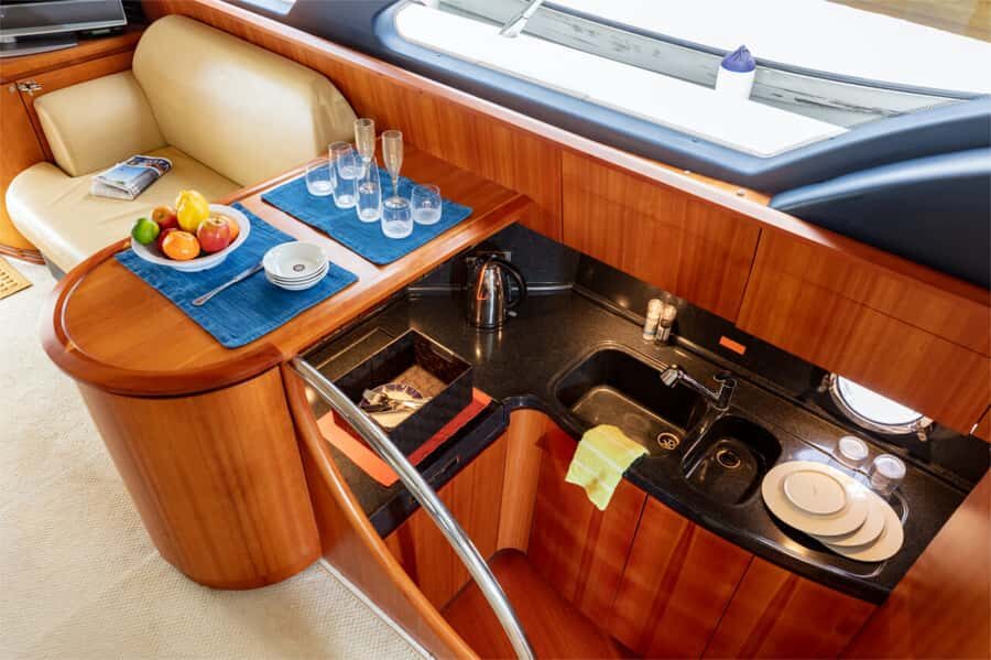 Dubai: Private Luxury Yacht Cruise for up to 20 People - Price and value: $200 per group can be a steal