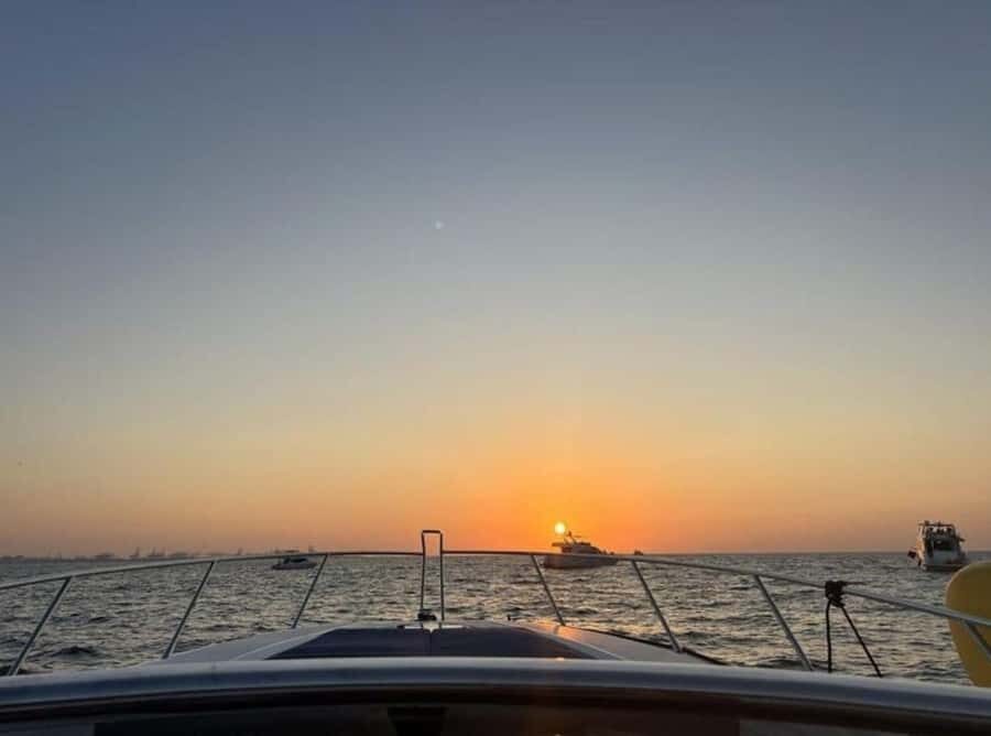 Dubai: Private Sunset Yacht Tour from Dubai Marina - Finding Everest Yacht Charter at Gate T (and What to Bring)