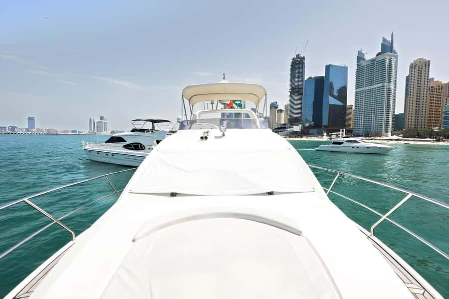 Dubai: Private Yacht Tour Experience with Soft Drinks - A private yacht on Dubai Marina Canal: the quick version of the magic