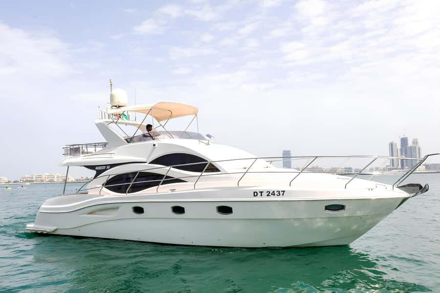 Dubai: Private Yacht Tour Experience with Soft Drinks - Onboard comfort that isn’t just marketing: A/C, Bluetooth, and chill drinks
