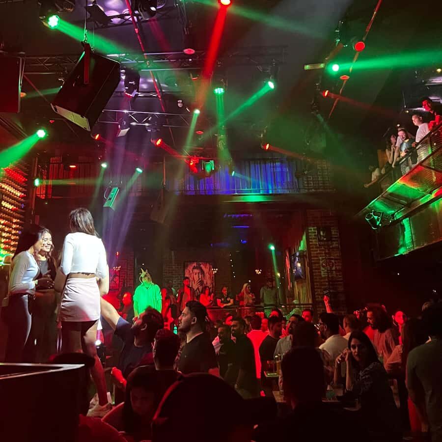 Dubai: Pub Crawl Nightlife Tour - Timing and the “last venue” window