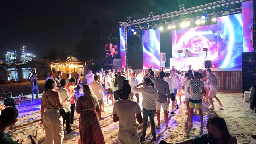 Dubai: Pub Crawl Nightlife Tour - Who this pub crawl fits best
