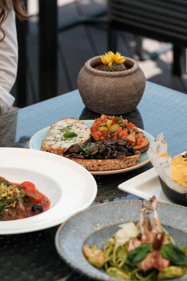Dubai: Riva Beach Club Golden Hour Beachside - What you actually get: a 3-course meal plus unlimited drinks by the shore