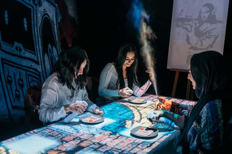 Dubai: Seven Paintings Immersive Dining Show Tickets - What Dineamation feels like in real time