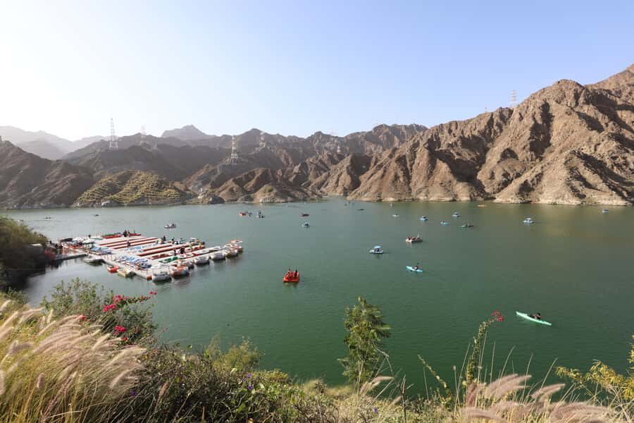Dubai: Sheikh Zayed Mosque, Fujairah and Khorfakkan Tour - Dubai to Fujairah: A day trip that trades skyscrapers for the Al Hajar Mountains
