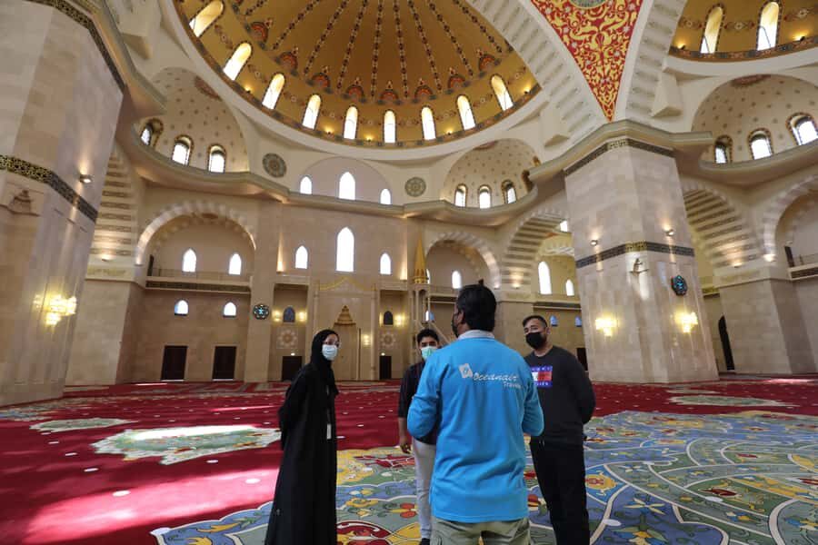 Dubai: Sheikh Zayed Mosque, Fujairah and Khorfakkan Tour - Fujairah Museum: antique weapons and artifacts in a stop that stays human-sized