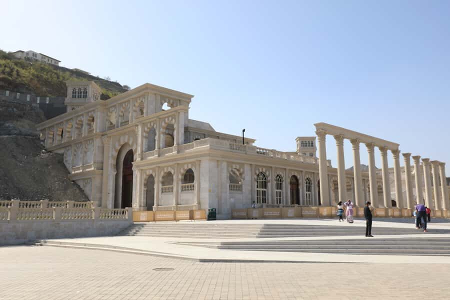 Dubai: Sheikh Zayed Mosque, Fujairah and Khorfakkan Tour - Khorfakkan Square: fountains, an amphitheater feel, and the waterfall payoff