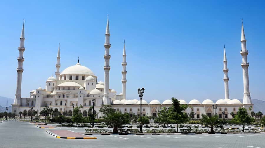 Dubai: Sheikh Zayed Mosque, Fujairah and Khorfakkan Tour - Najd Al Maqsar Heritage Village: fortress views, and why access can change