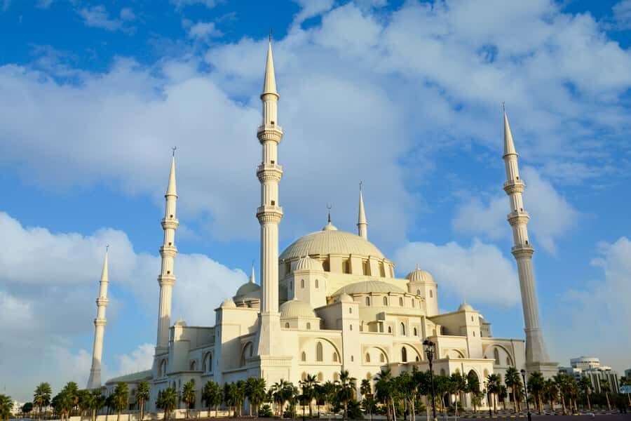Dubai: Sheikh Zayed Mosque, Fujairah and Khorfakkan Tour - Price and value: $438 per group (up to 3) for a full 9-hour circuit