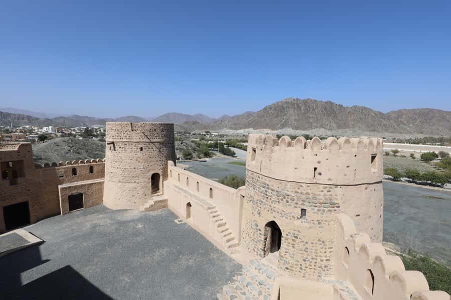 Dubai: Sheikh Zayed Mosque, Fujairah and Khorfakkan Tour - Sheikh Zayed Mosque in Fujairah: marble courtyards and a prayer hall you’ll remember