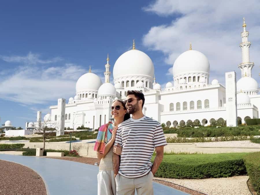 Dubai: Sheikh Zayed Mosque & Warner Bros w/ Transfer - Key things to know before you go